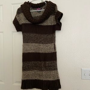 Brown Short Sleeve sweater.